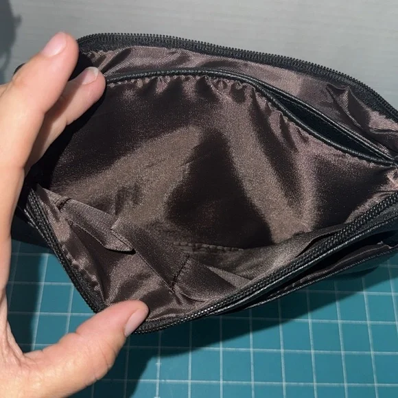 Studded Black Skull Embossed Crossbody Bag Purse Vegan Faux Leather 10x6.5x2 - Picture 6 of 12